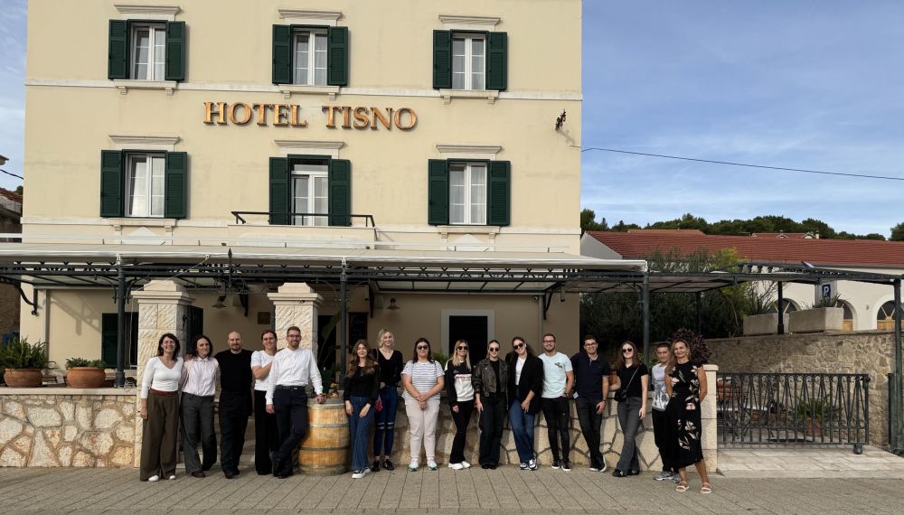 [TN] Hotel Tisno